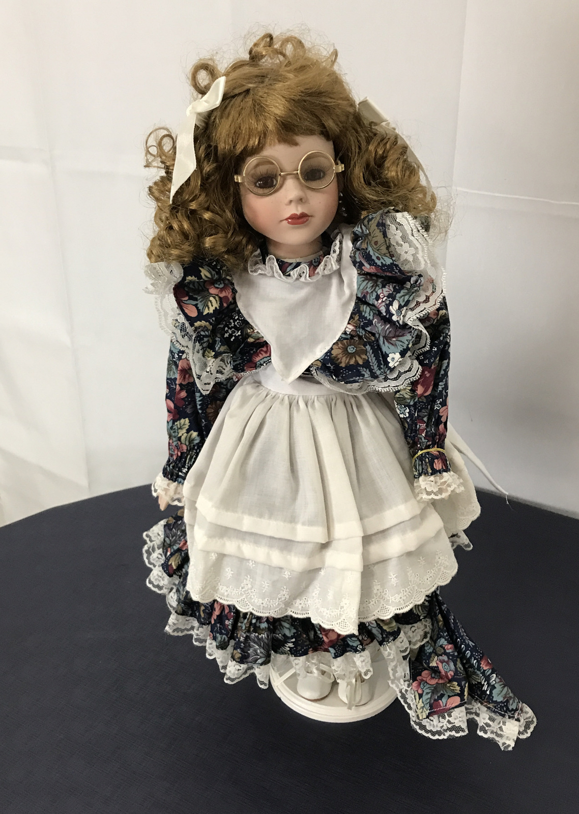 Vintage Wimbledon Collection BRANDI Porcelain Doll A078 Tall Red