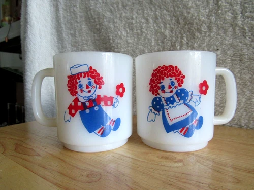 (2) Vintage Raggedy Ann and Andy White Milk Glass Mugs Glasbake 3.5" MINT COND.