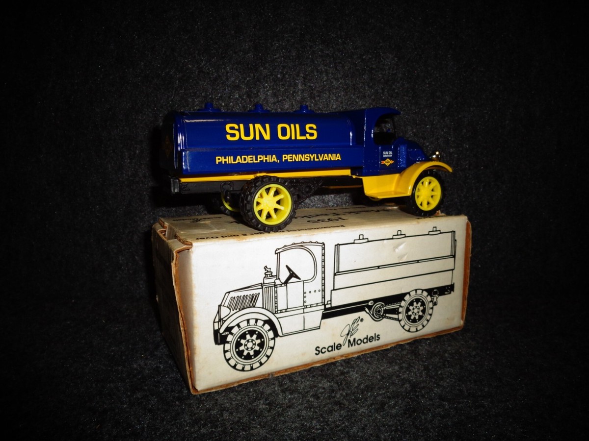 SUNOCO SUN OILS 1935 MACK TANKER TRUCK ERTL DIECAST BANK #24 of