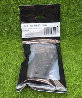 Sig Sauer OEM P226 Black Polymer Grip Set w Built-in Magwell GRIP-226-BLKPOLY-MW