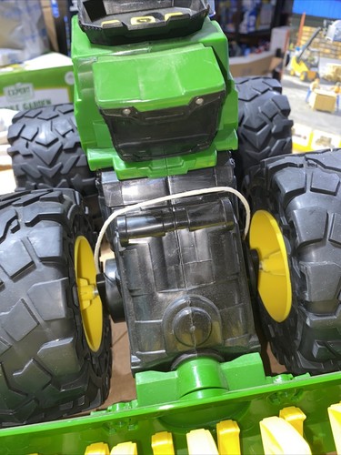 John Deere KIDS Monster Treads SUPER SCALE Farm Combine Lights/Sounds - Picture 4 of 4