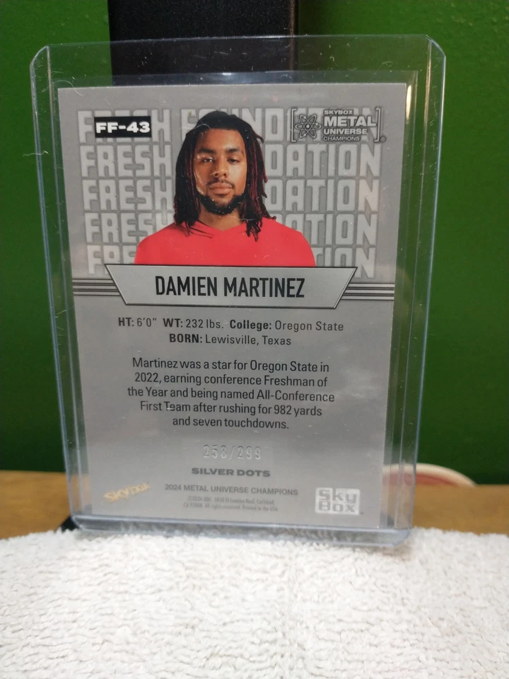 2024 SkyBox Metal Universe Champions #82 Damien Martinez Silver Dots /299 - Image 2 of 2