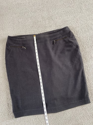 Ladies M&S Grey Knee Length Smart Straight Skirt Size 20 - Picture 3 of 7