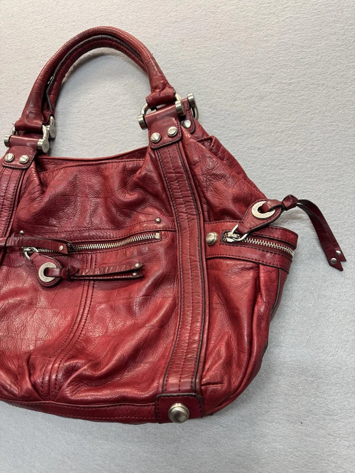 Bolso de hombro B Makowsky de cuero para mujer rojo bolsillos con cremallera forro de leopardo Foto 3 de 4