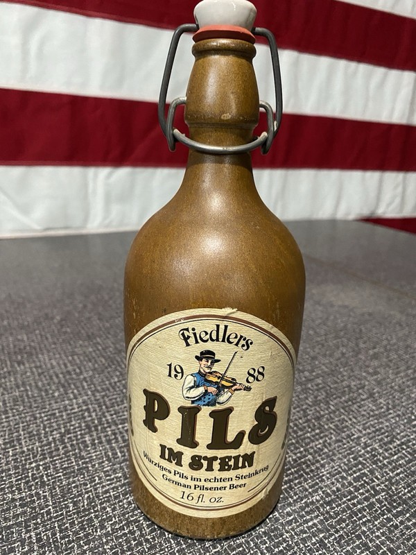 VINTAGE FIEDLERS PILS IM STEIN 16oz Stoneware Collectible Bottle