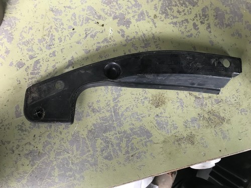 BMW E60 E61 Kotflügel Halter Blende Abdeckung Wasserrinne Frontscheibe 7034160