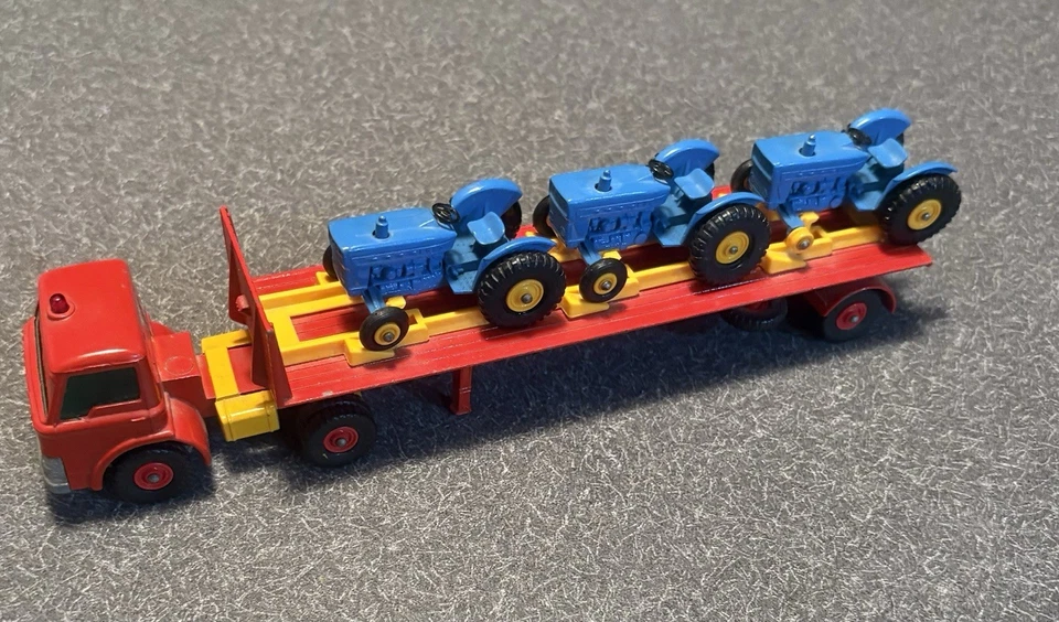 VTG Matchbox king size K-20 tasker transporter with 3 tractors - Image 2 of 4
