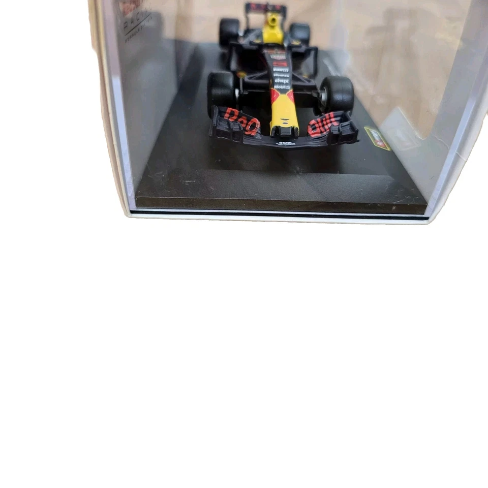 BBURAGO 1:32 INFINITI Red Bull RB13 FORMULA 1 F1 Daniel Ricciardo Model  - Image 4 of 4