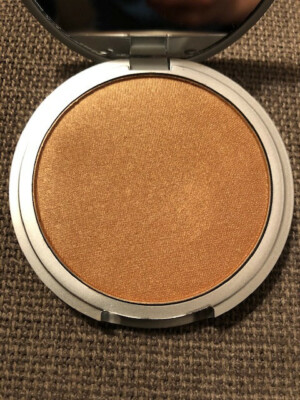 theBalm Betty-Lou Manizer Silky Smooth All-in-One Bronzer, 8.5g/0.3 oz