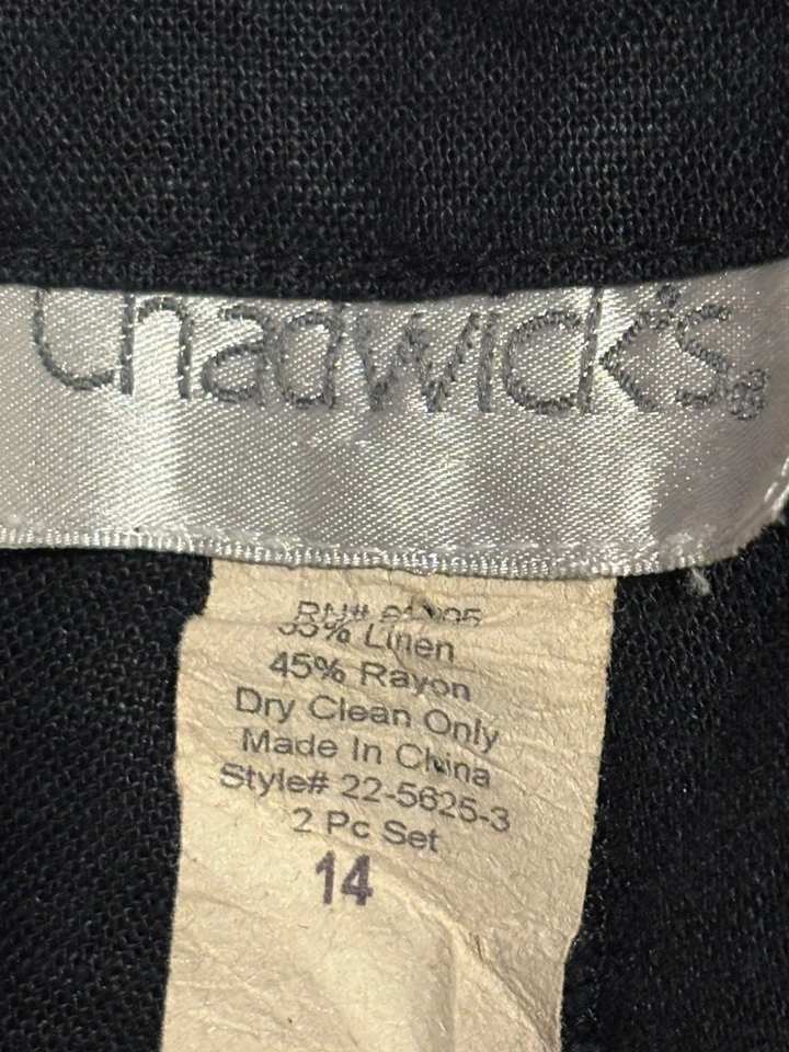 Chadwicks Black and Silver Capri Pants Size 14 - Image 4 of 4