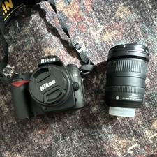 Nikon D90 DSLR 12.3MP Black w/ AF-S NIKKOR 18-105mm VR Lens, Bag