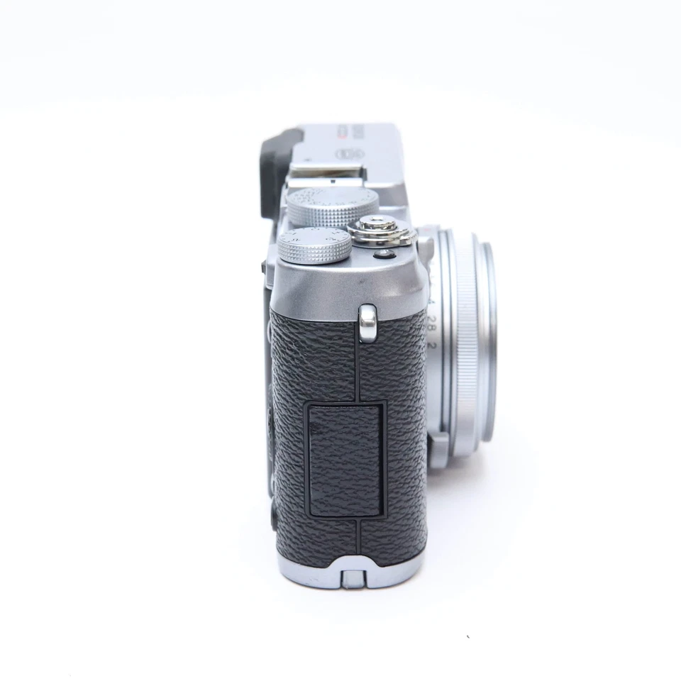 Fujifilm Fuji X100S Silver Digital Camera Shutter Count 3800 - Image 4 of 4