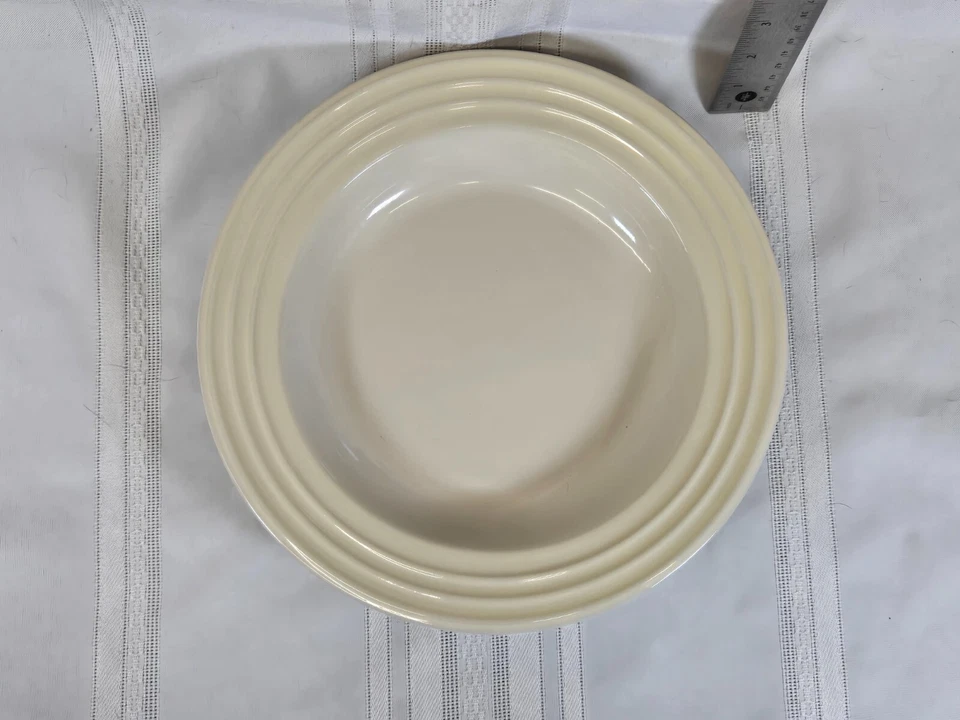 Cuenco de sopa/pasta con borde de 10" Le Creuset crema marfil Foto 2 de 4