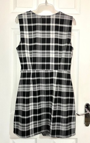 Quiz Black & White Plaid Style Pattern Sleeveless Mini Wrap Style Dress Size 14 - Picture 5 of 7