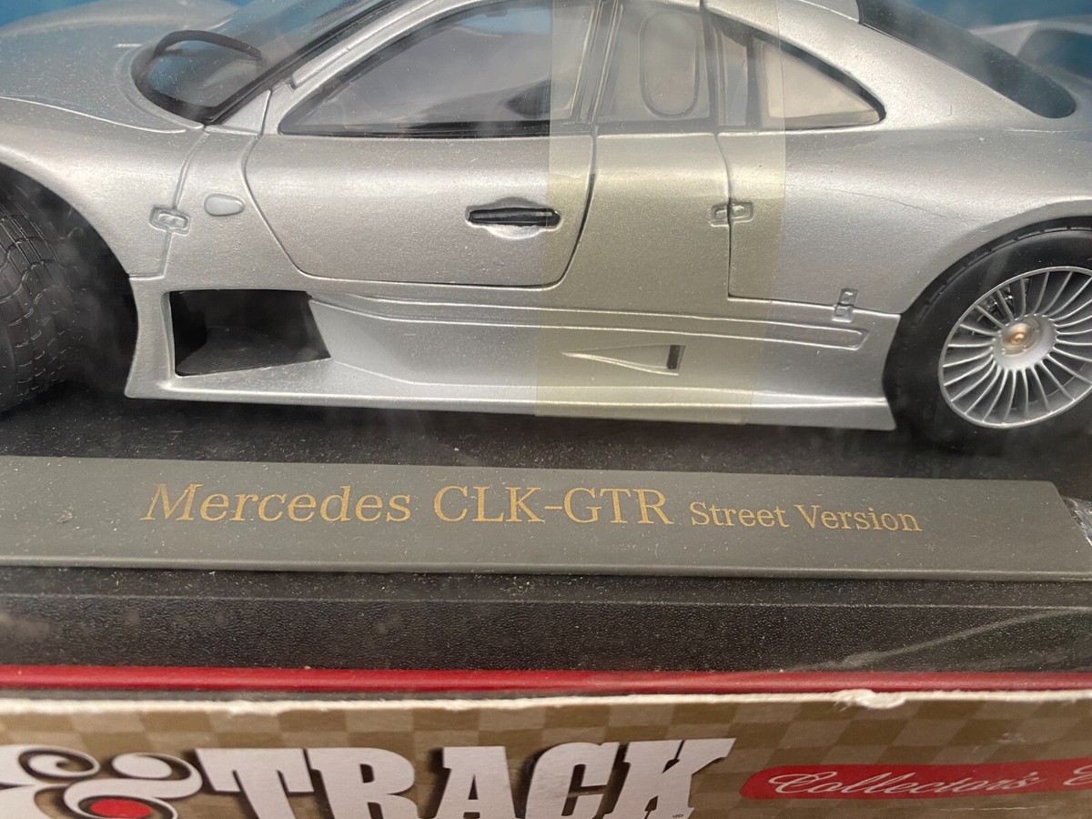 1/18 MAISTO ROAD & TRACK MERCEDES-BENZ CLK-GTR STREET
