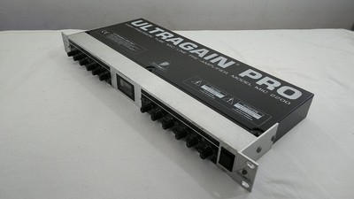 BEHRINGER: ULTRAGAIN PRO MIC2200 | Vacuum-Tube Microphone/Line Preamplifier