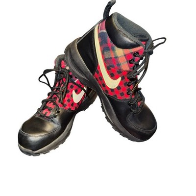 Nike Manoa Hiking Boots Size 4Y Buffalo Plaid AR1703-001 Red Black Special Ed