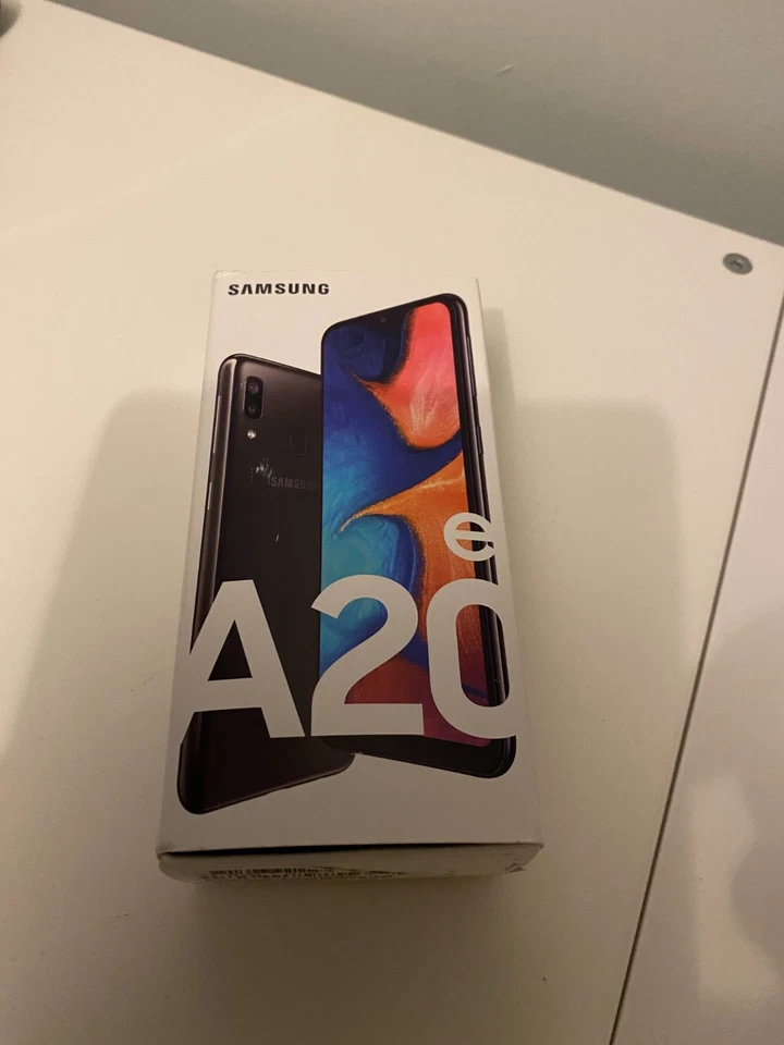 Samsung Galaxy A20e Black Unlocked Dual Sim 32GB 3GB RAM 5.8" Android Smartphone - Image 4 of 4