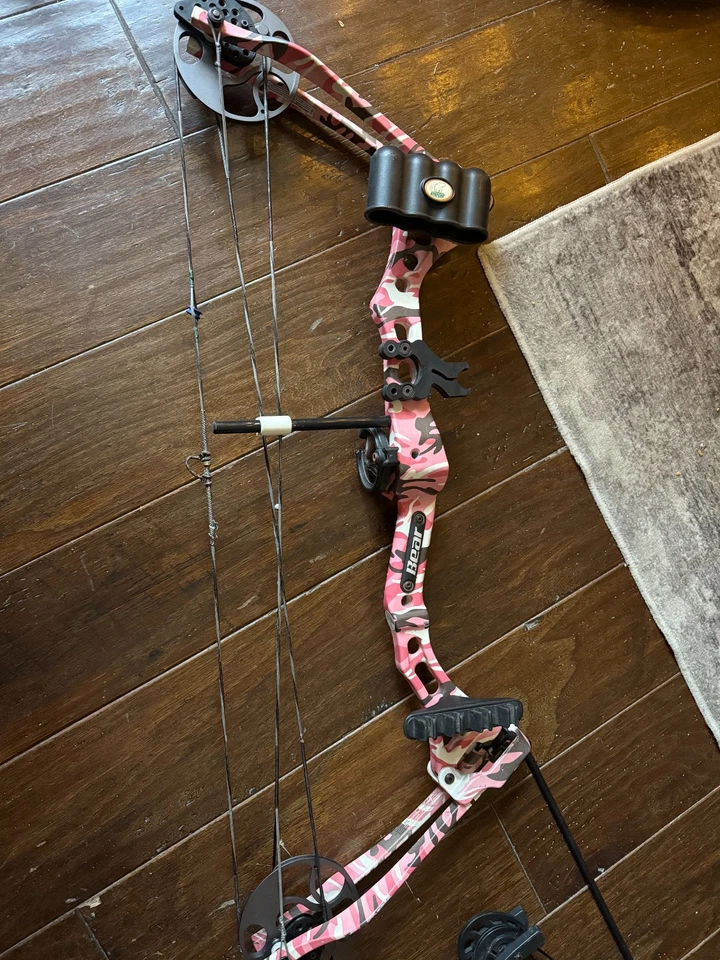 Bear Apprentice Youth Compound Bow Right Handed pink camo - Image 2 of 2