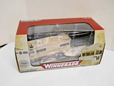 Greenlight 1:64 Scale Chieftain Winnebago RV & Boat w/ Trailer Die