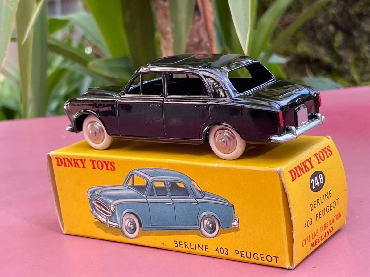DINKY TOYS FRANCE - 521 - Peugeot 403 Berline - Jaune Paille