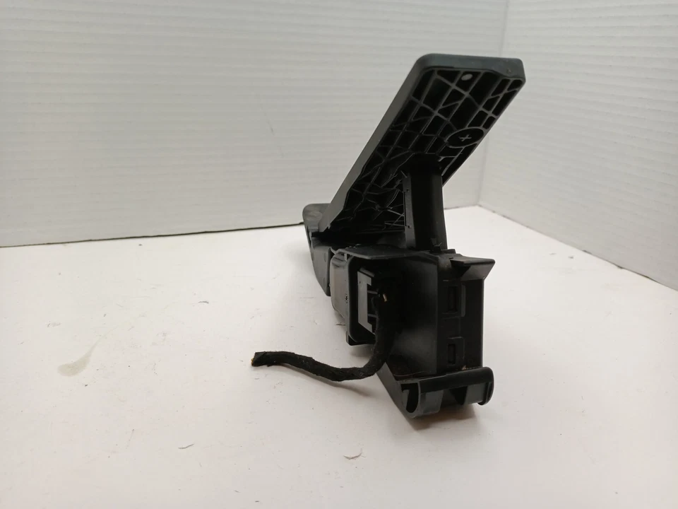 2013 BMW 320i 328i 335i 340i 330i M3 F30 F31 F80 AT Gas Accelerator Pedal  - Image 4 of 4