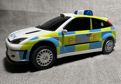 SCALEXTRIC 1:32 SLOT Ford Focus RS Police Car working lights / siren C2837
