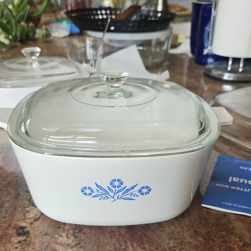 CorningWare Cornflower 1 Qt 9" Square Casserole w Glass Lid Oven-Safe P-9-C-1