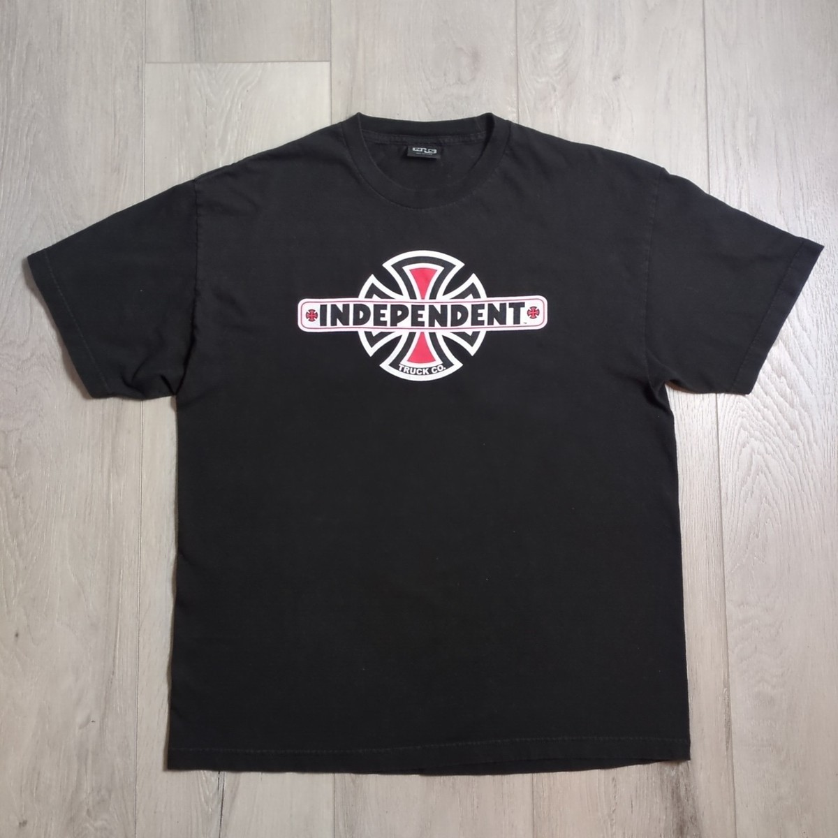 Independent Truck Company Tシャツ ブラック　NHS Truck Head T-Shirt | Men's Skate Clothing | Independent