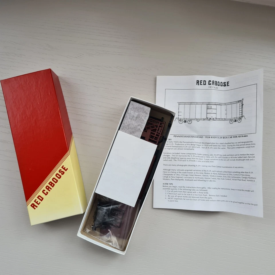 Red Caboose HO Gauge Kit 40' Box Car (X-29) Reading - RC-7046-2/100519 - Image 2 of 4