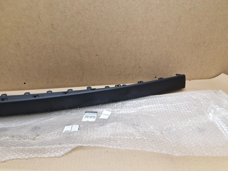 Renault Kangoo Rear Bumper Centre Moulding Trim 7701478198 Mk2  Genuine NEW - Image 3 of 4