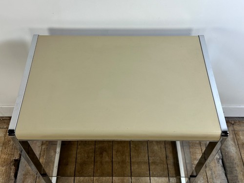 Table d'appoint vintage 70'S en métal chromé et beige - Photo 8/10
