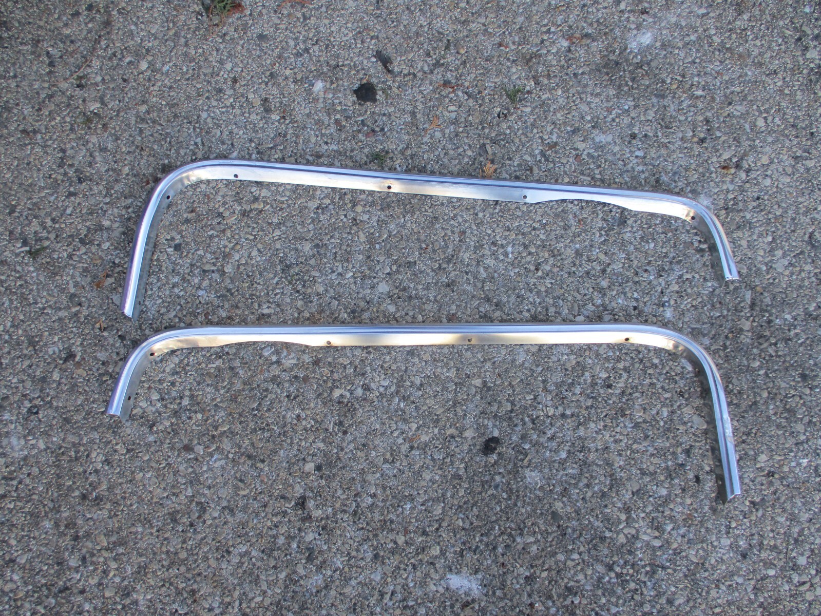 1969-70 Cadillac DeVille Calais Fleetwood Quarter Panel Skirt Trim Moldings OEM