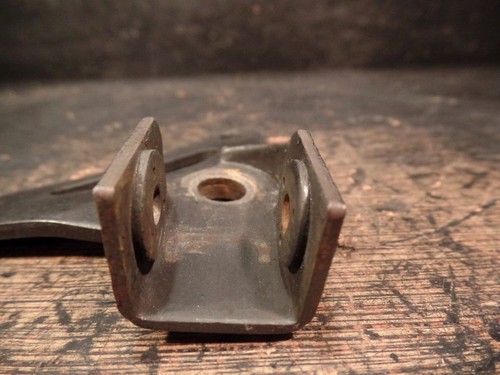 1976 76 1977 77 YAMAHA XS650 XS 650 BRAKE SIDE PASSENGER FOOTPEG BRACKET - Picture 10 of 12