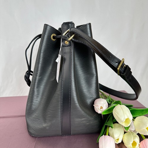 Louis Vuitton Petit Noe Black EPI Leather Classic Style Women's Shoulder Bag - Picture 2 of 11