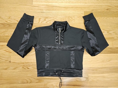 Akira schwarze kurze Jacke mit Satinbesatz Größe Small Damen Reißverschluss gebraucht