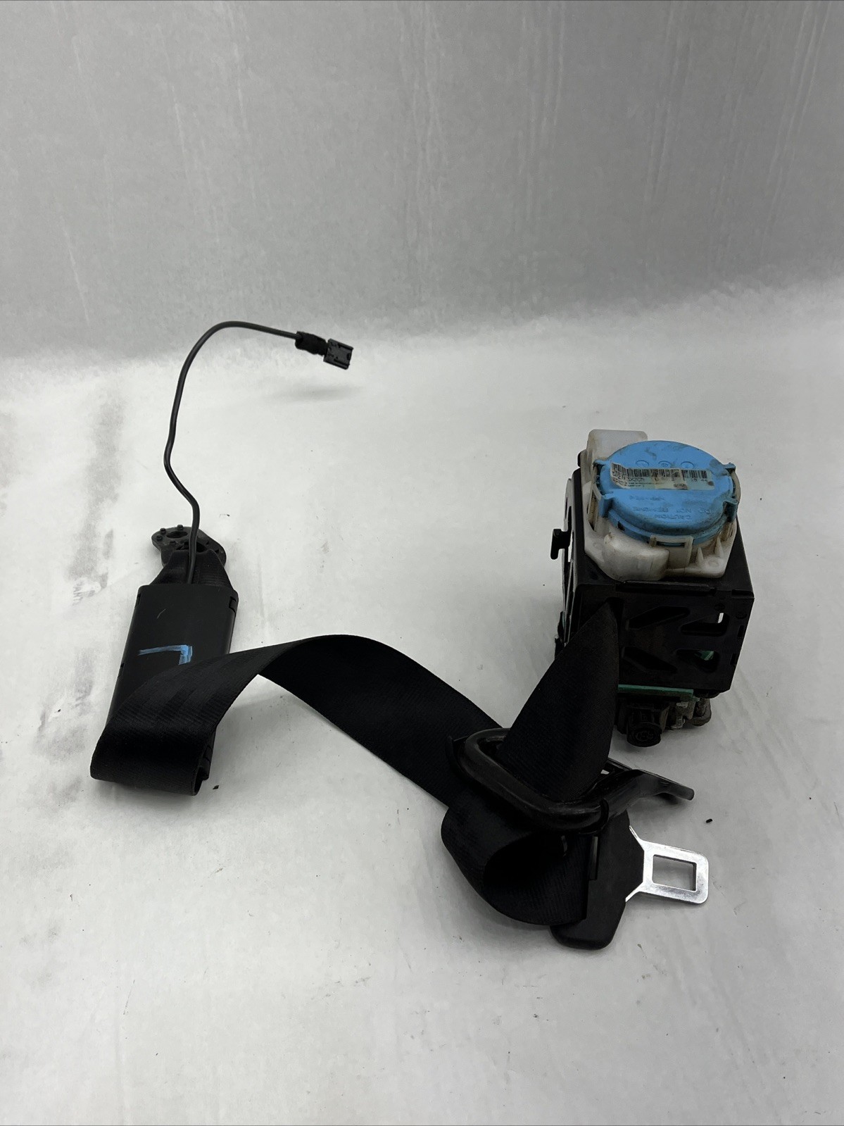 USED 2010-2012 2014-2015 AUDI R8 - Front LEFT Seatbelt / SEAT BELT Retractor