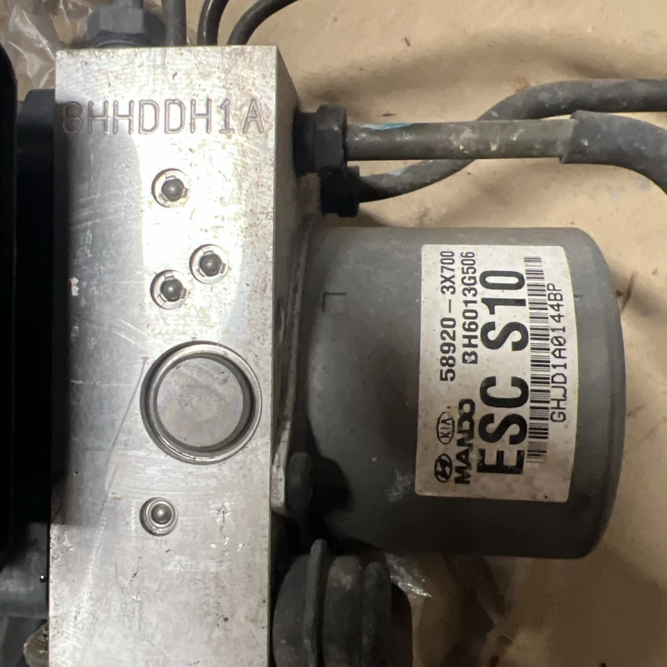 Conjunto de bomba ABS freno antibloqueo HYUNDAI ELANTRA 2011-2013 FABRICANTE DE EQUIPOS ORIGINALES Foto 2 de 3