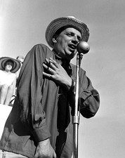 Jazz musician George Melly singing into a microphone 1960 Old Photo