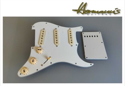 Strat Pickguard, Vintage White + loaded  mit Stagger Vintage 60s Alnico V PU Set