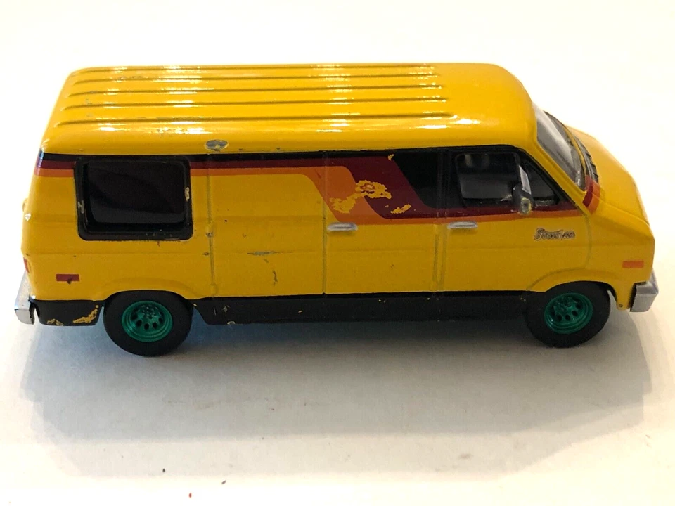 Dodge B100 1976 Greenlight Green Machine amarillo con ruedas verdes Foto 3 de 4