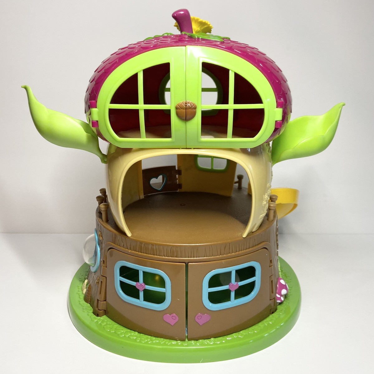 Lil Woodzeez Acorn Treehouse Racoon Bobbleez Playset With 4