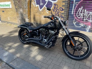 HARLEY DAVIDSON BREAKOUT TWIN CAM 103 ONLY 9200 MILES