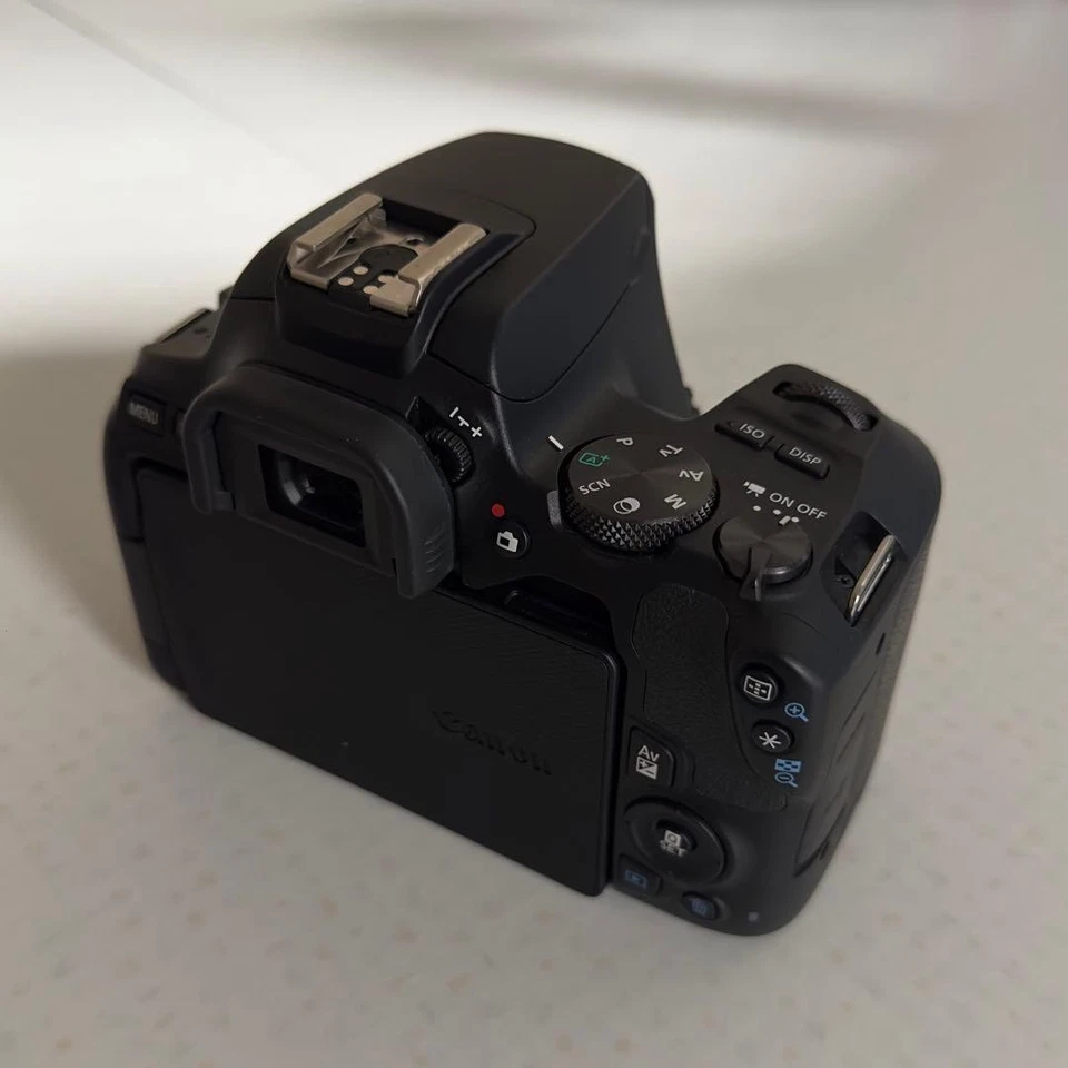 Canon EOS Kiss X10 DSLR Camera with 18-55mm & 55-250mm Lenses Kit, Lightweight - Image 3 of 4