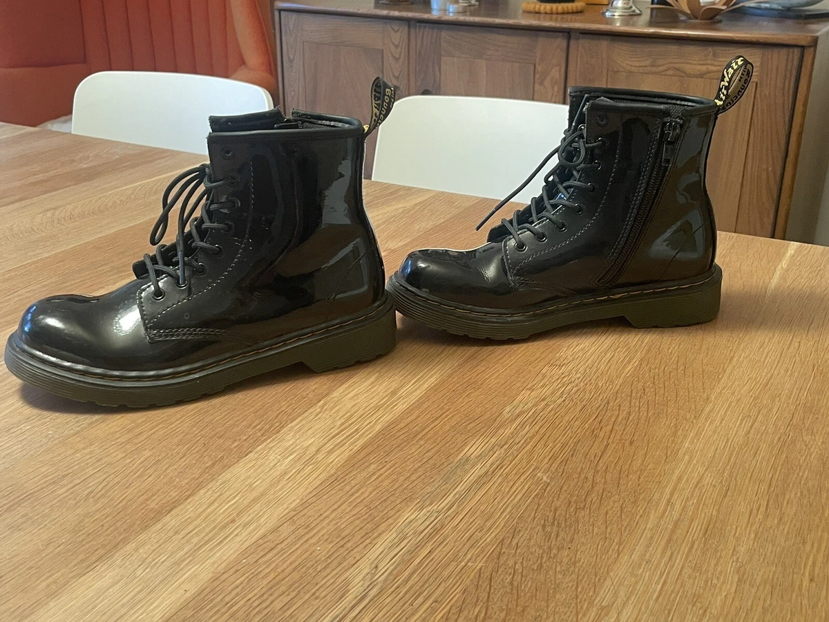 Dr martens saffron black 2025