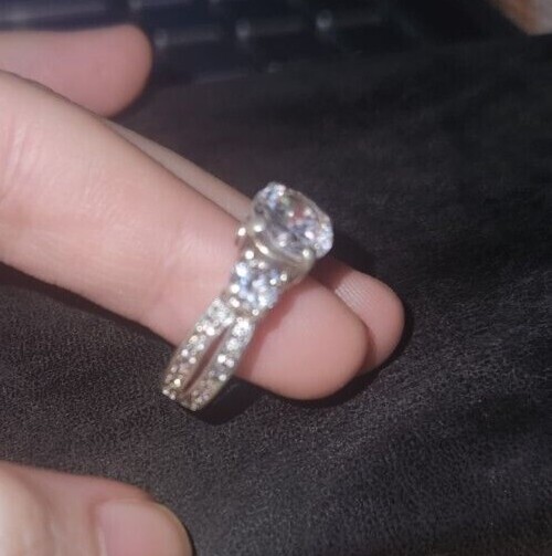 Size 4 Engagement Ring for Petite Fingers-image