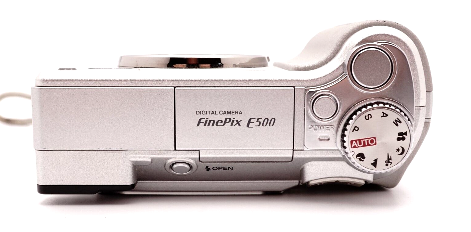 DIGITAL CAMERA FUJIFILM E500 Digital Compact Camera 4.1 MP 4x Optical