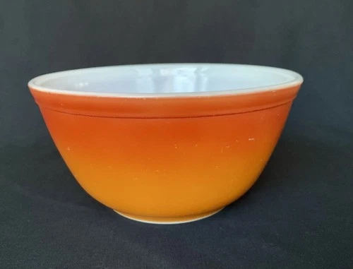 Vintage PYREX 402 Flameglo Glass Mixing Bowl Orange to Red Fade 1.5 Quart