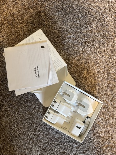 Apple - World Travel Adapter Kit MB974ZM/B - Photo 2/2