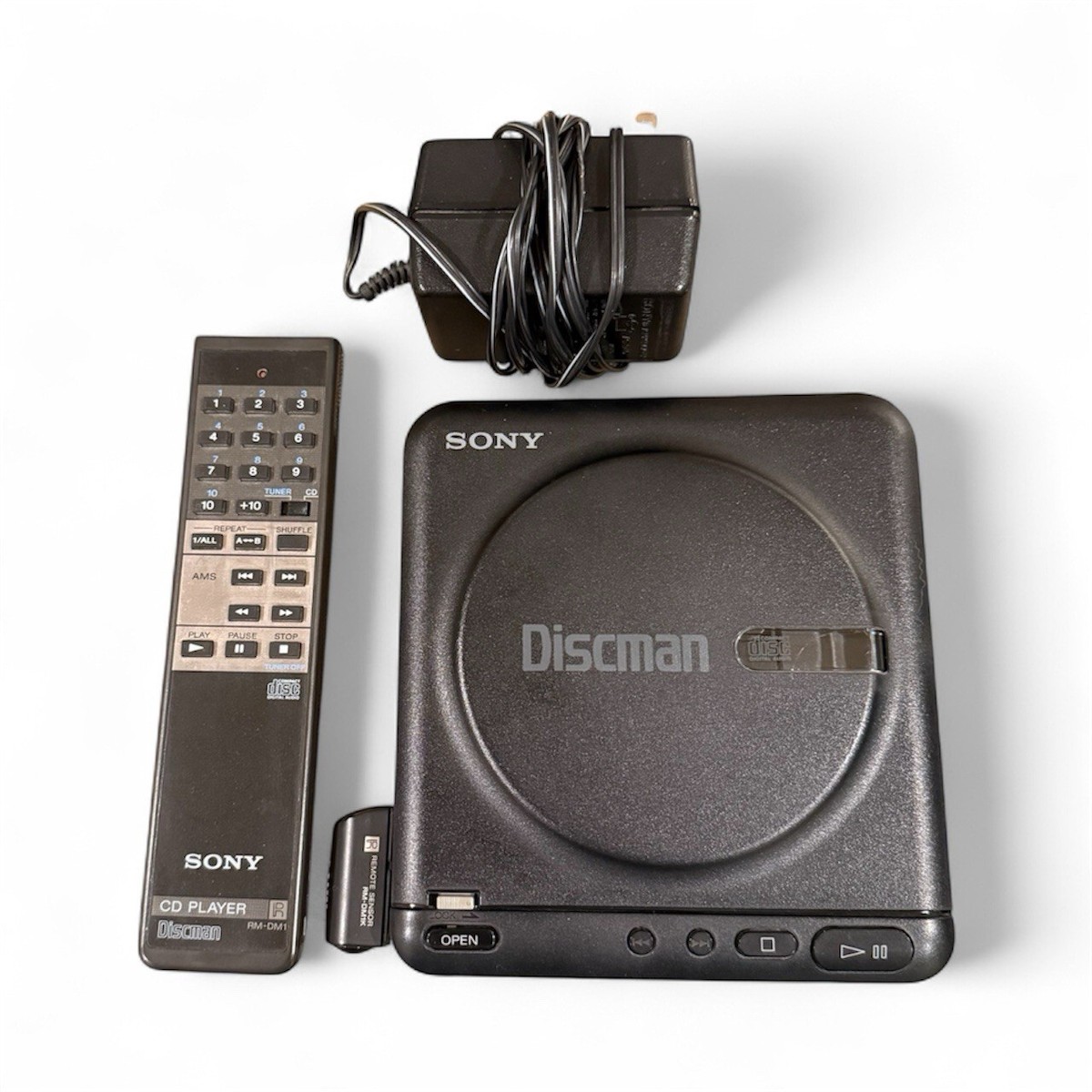 Retro Sony D-20 Portable CD Discman Compact Disc w/Remote Made in